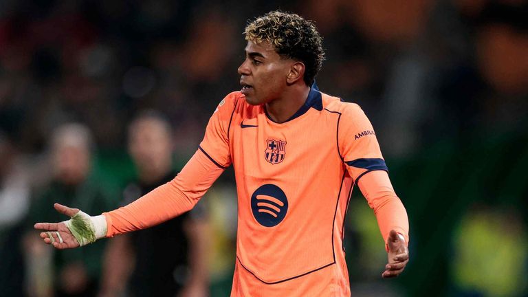 Der FC Barcelona muss gegen PSG auf ein Trikot aus der vergangenen Saison zurückgreifen, weil die UEFA keines der aktuellen Jerseys freigab.
