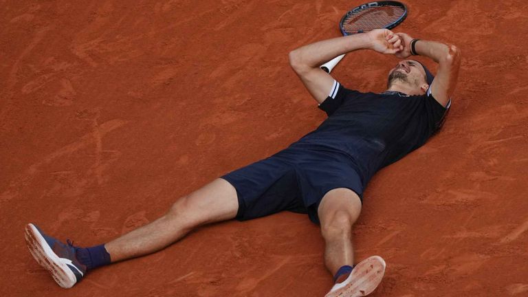 French Open 2026: Endlich! Zverev besiegt Flavio Cobolli im Finale und gewinnt seinen ersten Grand-Slam-Titel.