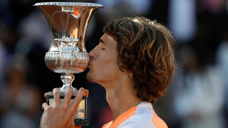 PLATZ 8: Rom 2017 - Mit 20 Jahren schlägt Zverev Djokovic im Finale und gewinnt seinen ersten Titel der prestigeträchtigen Masters-Serie.