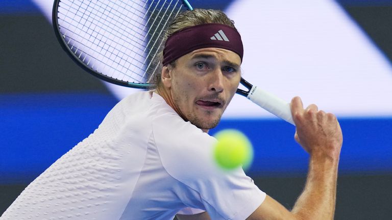Alexander Zverev steht nach dem Sieg gegen Novak Djokovic im Halbfinale beim ATP-Turnier in Peking. 