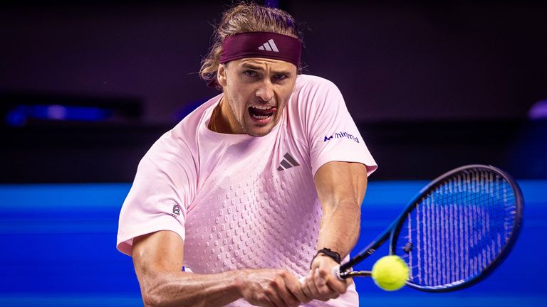 Alexander Zverev zieht nach einem Drei-Satz-Krimi gegen Martin Landaluce beim ATP-Turnier in Wien in die nächste Runde ein.